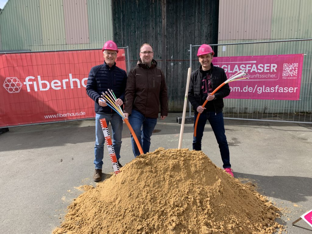 Spatenstich für den Glasfaserausbau in Gemünden Wohra GlasfaserPlus