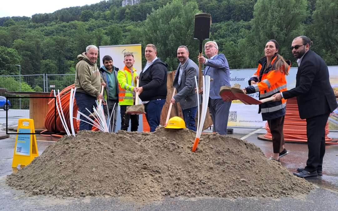 Spatenstich für den Glasfaser-Ausbau in Bad Urach