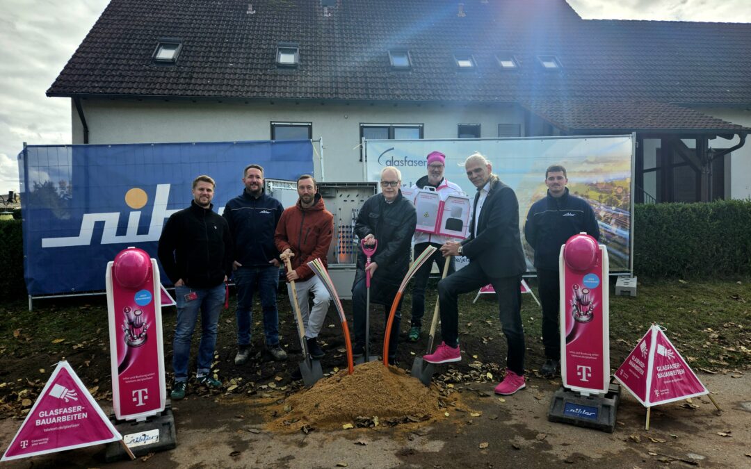 Spatenstich für den geförderten Glasfaserausbau in Heilsbronn