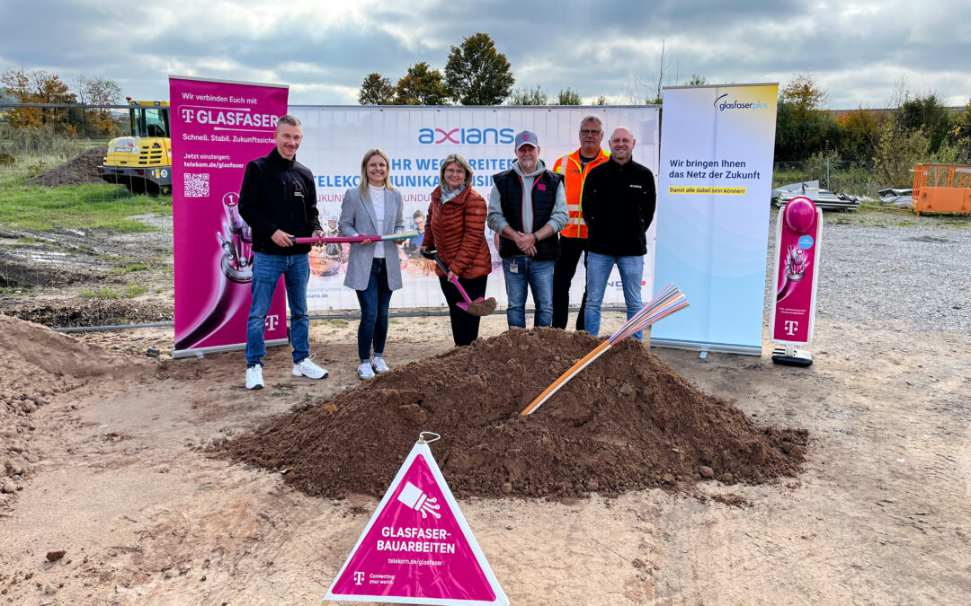Spatenstich für den Glasfaserausbau in Lehrberg