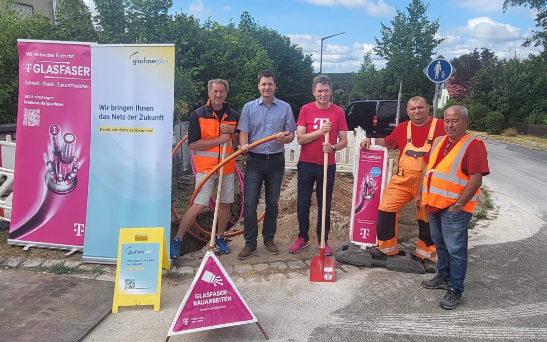 Netzausbau: Bürgermeister Stefan Frühwald besucht GlasfaserPlus-Baustelle