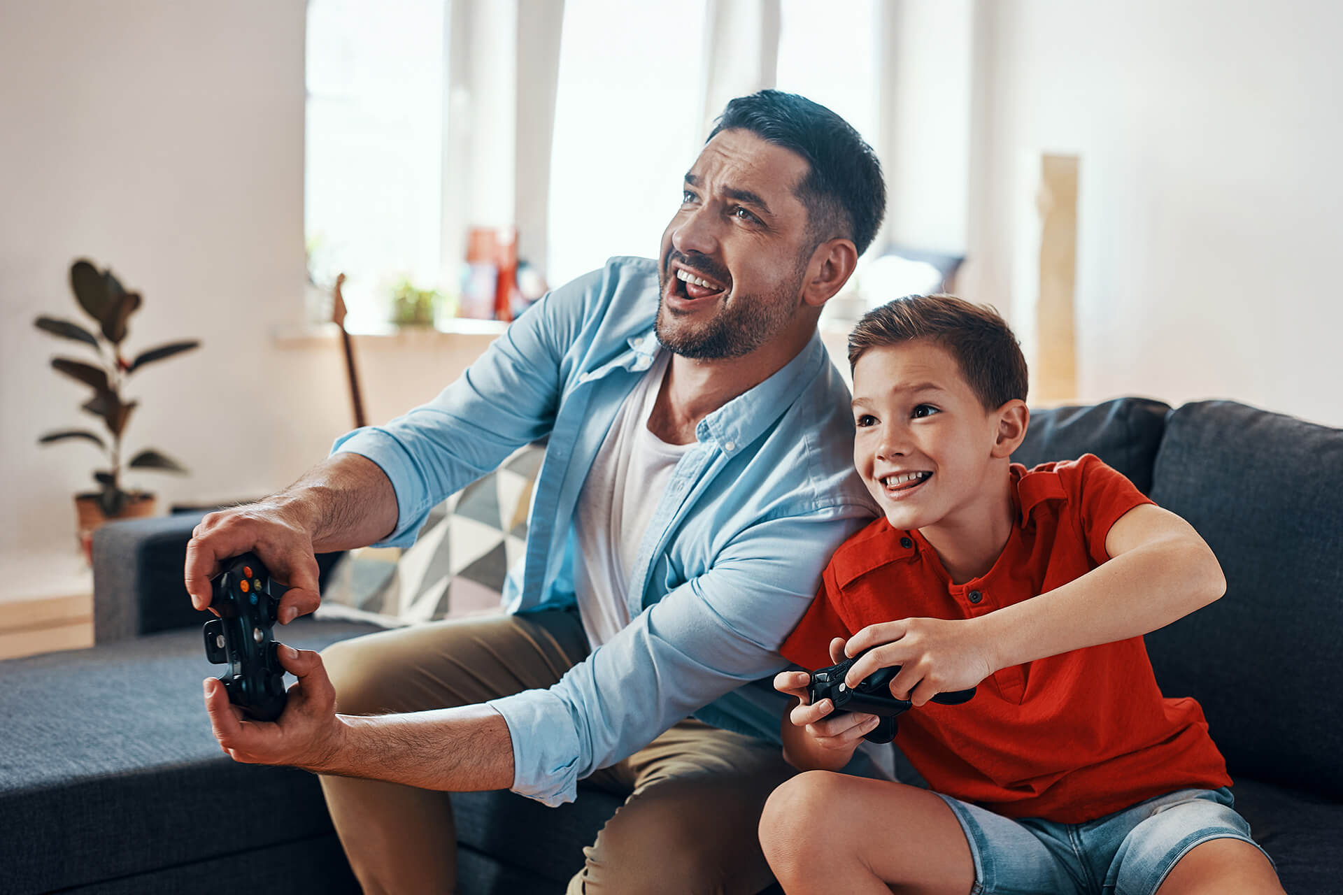 Nutzer Konsole gaming Vater Sohn Nutzer Konsole gaming Vater Sohn