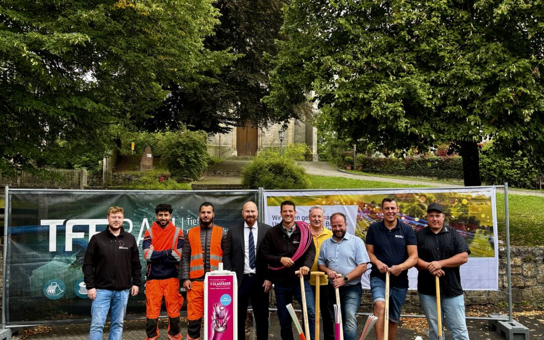 Spatenstich für den finalen Bauabschnitt des Glasfaser-Ausbaus in Ostheim v. d. Rhön