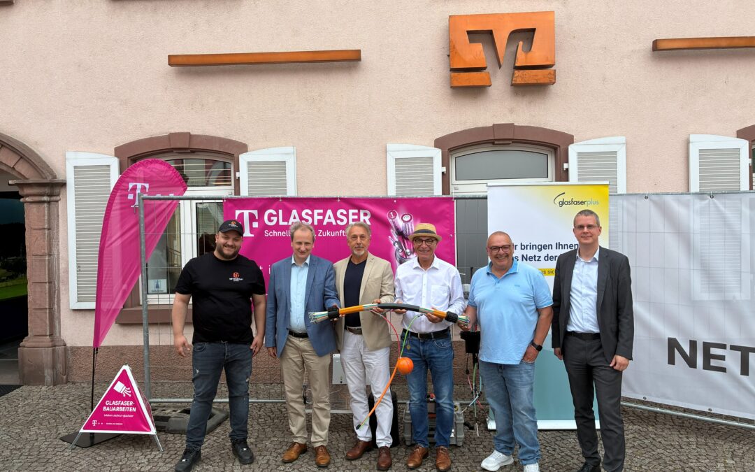Spatenstich für den Glasfaser-Ausbau in Elzach