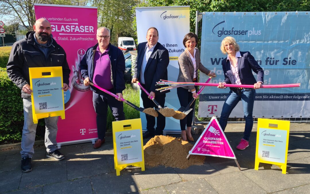 Spatenstich für den Glasfaser-Ausbau in der Altstadt von Erftstadt-Lechenich