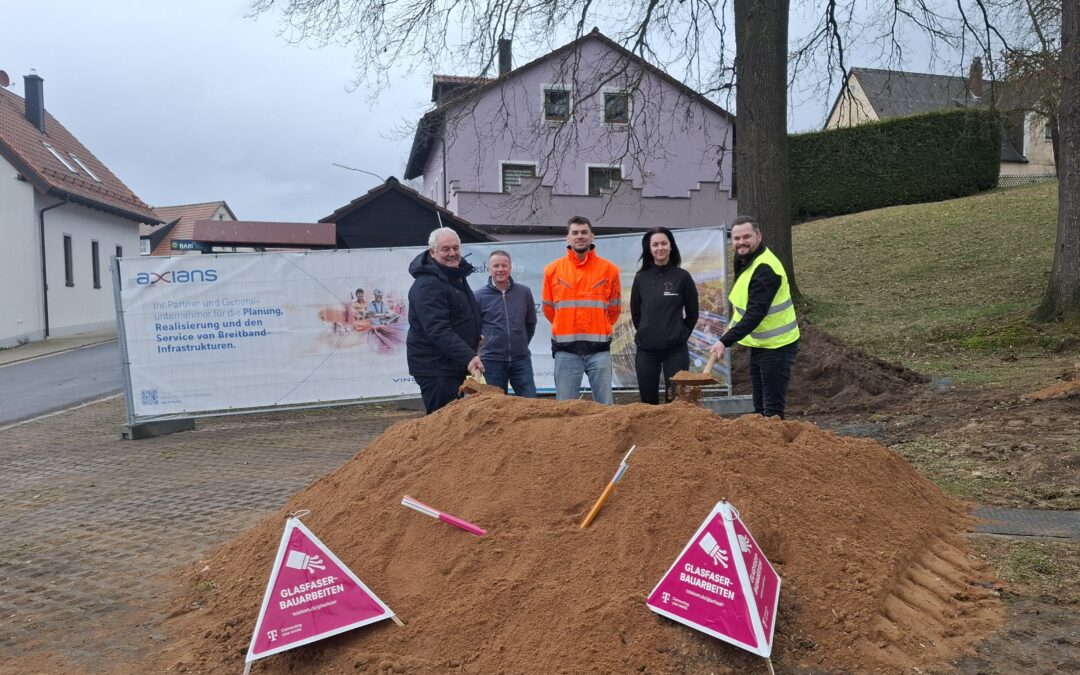 Spatenstich für den geförderten Glasfaserausbau in Leonberg