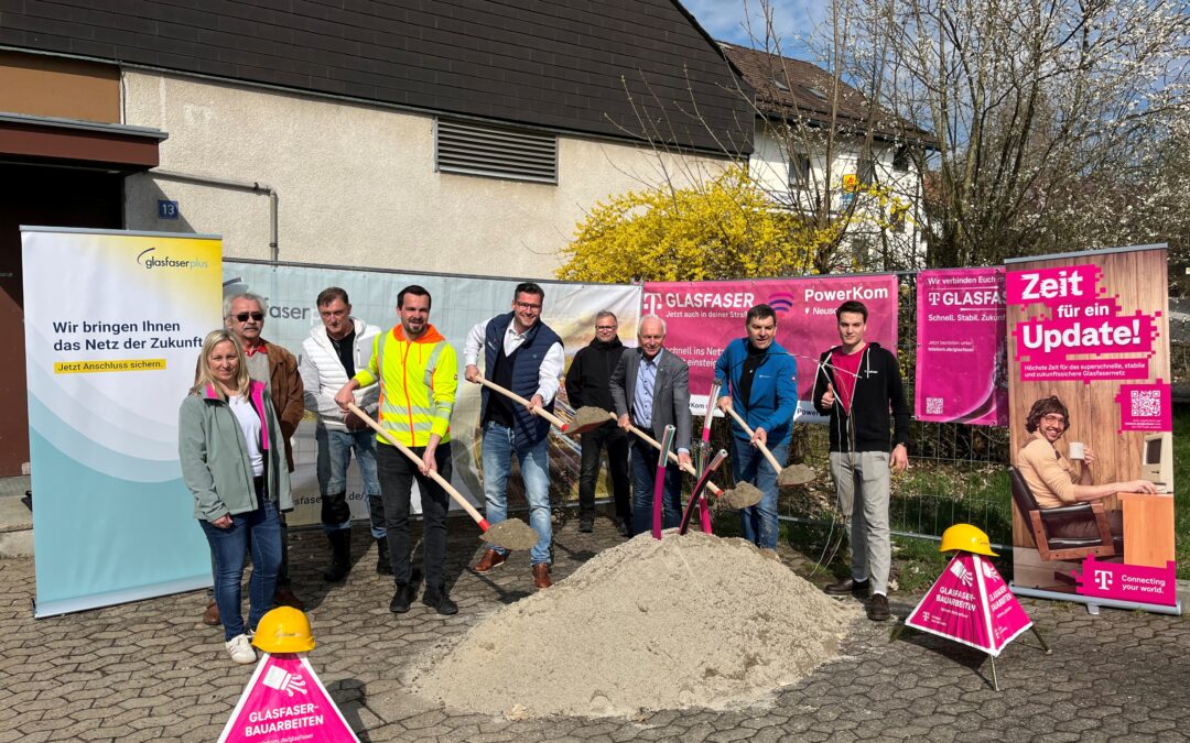 Spatenstich für den geförderten Glasfaser-Ausbau in Neusorg