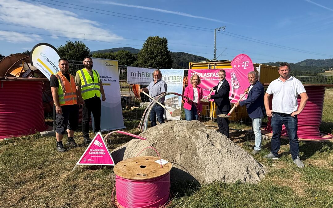 Spatenstich für den Glasfaser-Ausbau in Kirchzarten