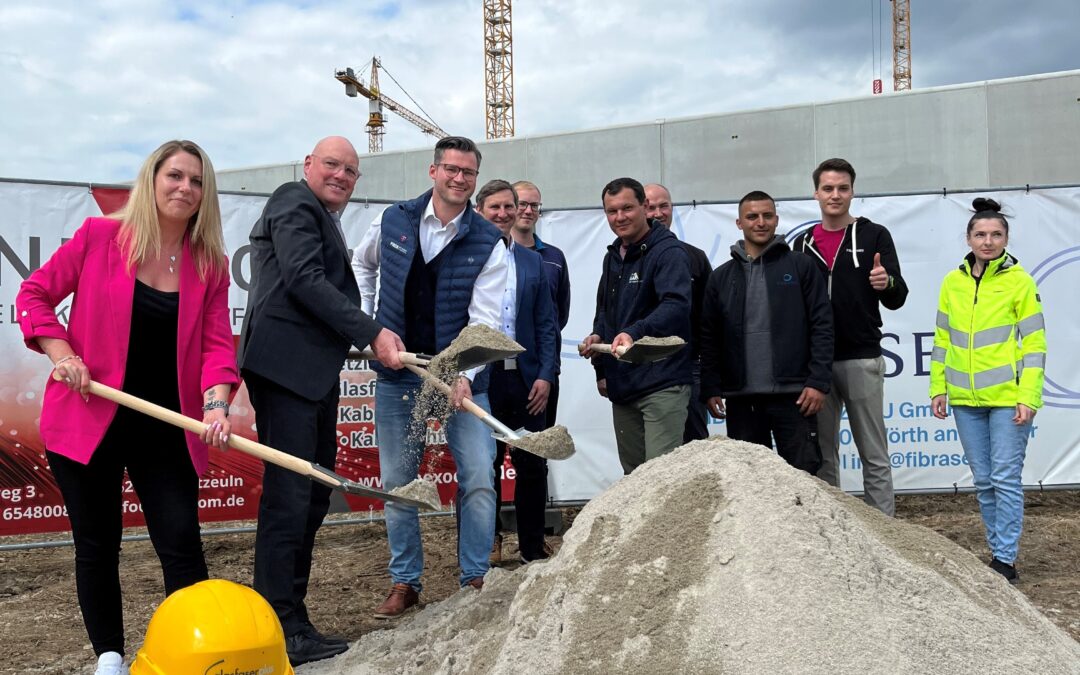 Geförderter Glasfaser-Ausbau: Spatenstich zur „Halbzeit“ in Marktredwitz